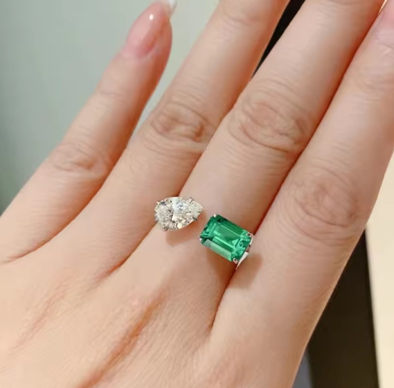 Asymmetric Green Spark Ring