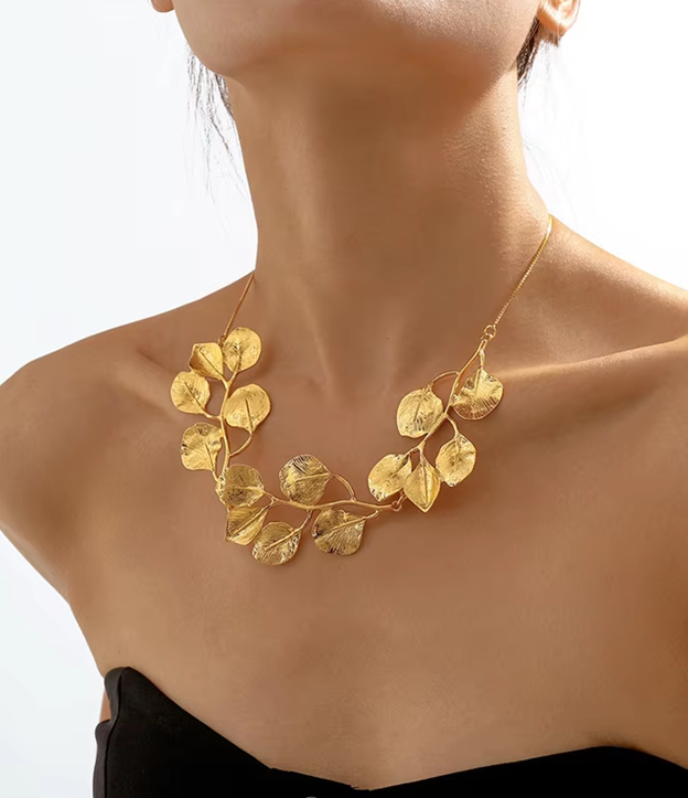 Vintage Leaf Pendant Choker
