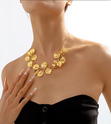 Vintage Leaf Pendant Choker