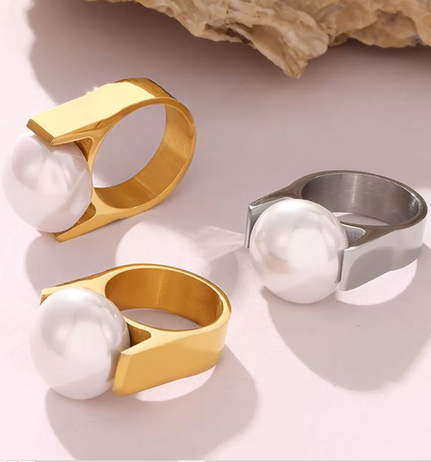 Y-Line Pearl Accent Ring