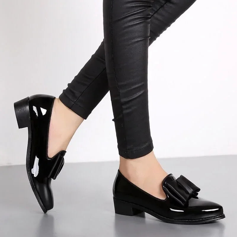 Glossy Bow Pointed Loafers