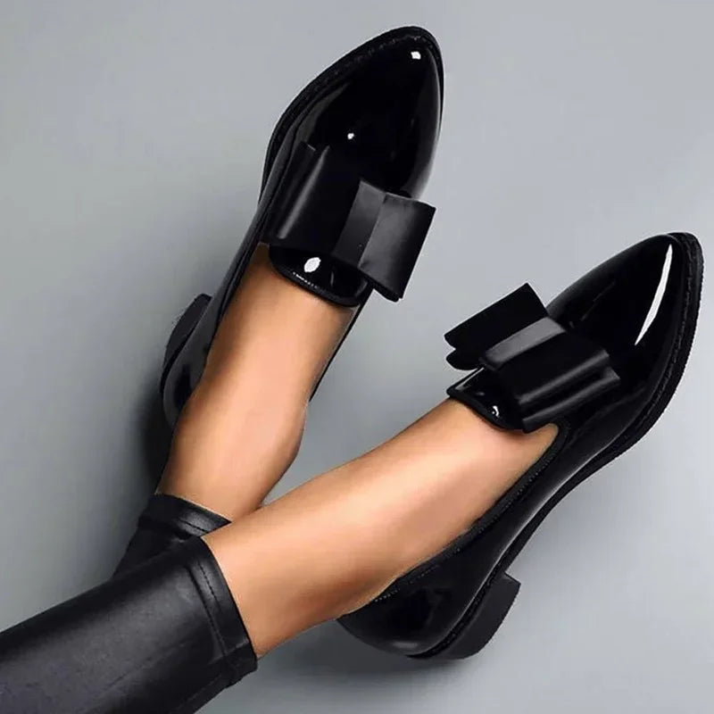 Glossy Bow Pointed Loafers